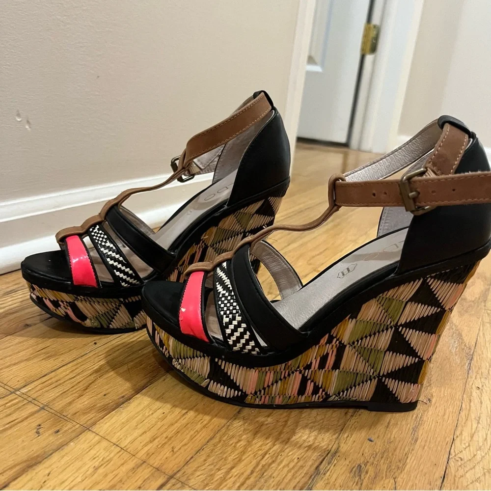 Aldo Black and Pink Wedge Shoes with Woven Multicolor Pattern Platform Sole Sz 6